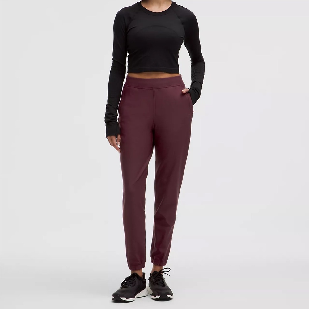 Lululemon adapted state joggers in maroon size 8